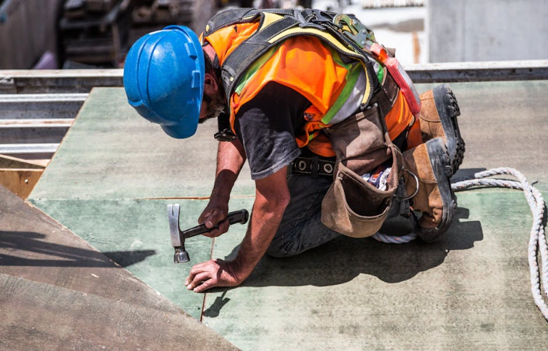 dasar hukum dan sanksi tidak memiliki SKK